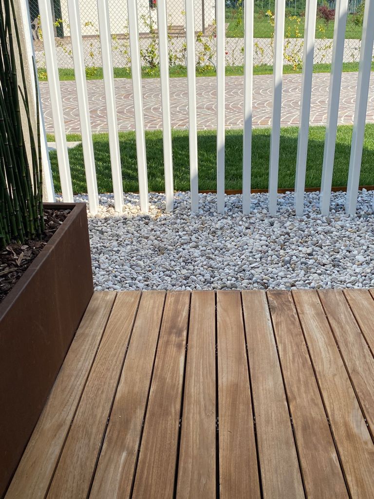 Decking esterno in legno.