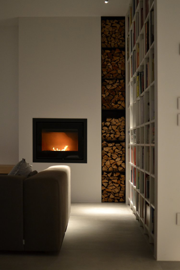 Casa e Studio: le suggestioni del cemento, uno dei materiali scelti per questi ambienti, esaltate dallo studio dell'illuminazione naturale e artificiale.