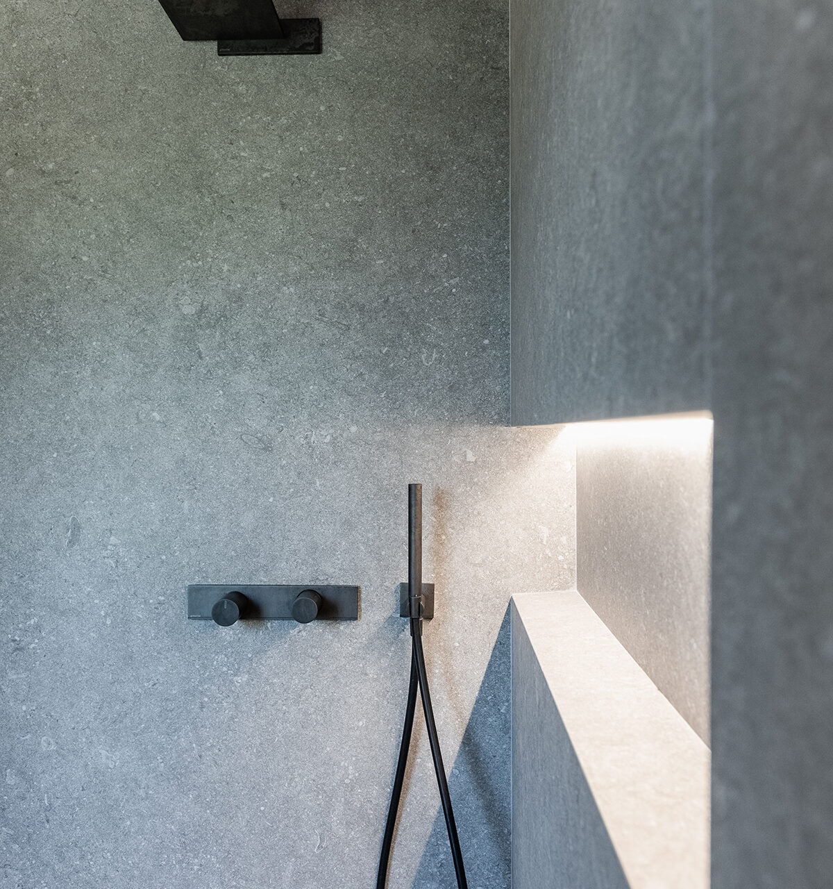 Progettazione bagno: materiali, arredi e accessori.