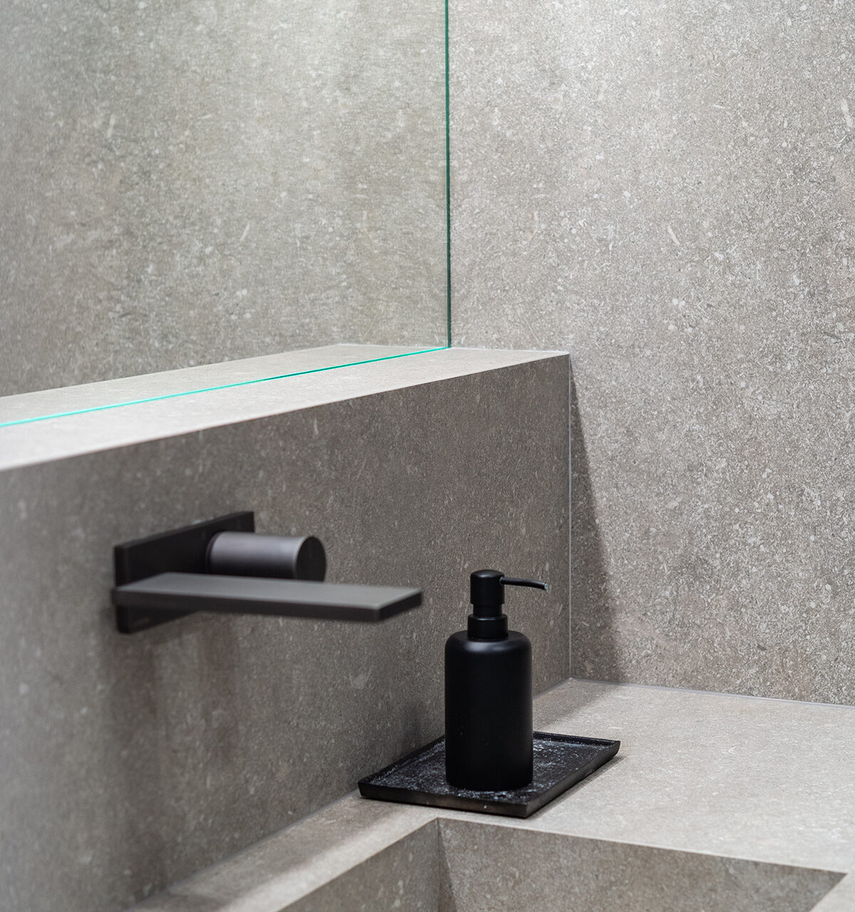 Progettazione bagno: materiali, arredi e accessori.