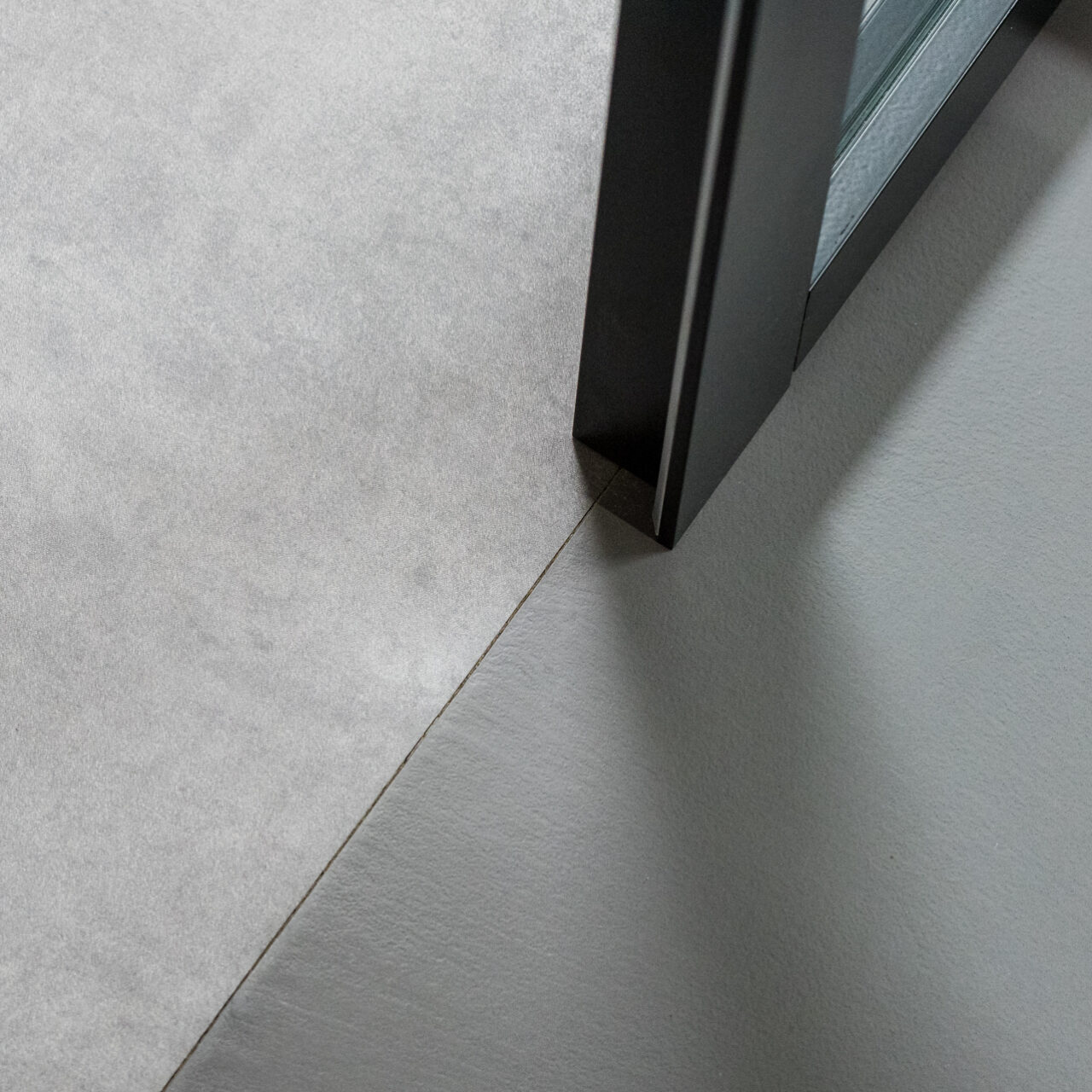 Ristrutturazione con resina e pavimento vinilico.