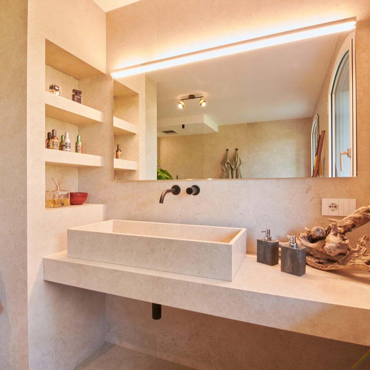 Dalla consulenza alla posa: un bagno personalizzato in grès porcellanato.